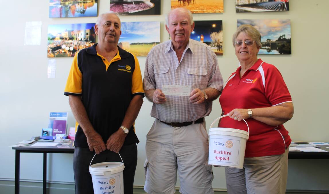 FIRE APPEAL: Wellington Rotary Club president Ruston Smith with Bob Colley (Mudgee Rotary) and Margaret Barnes (Mudgee Sunrise Rotary) donates $5054.70.