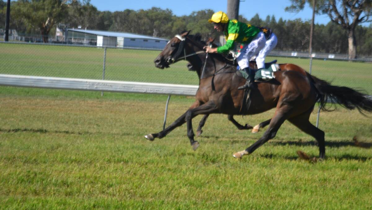 Saturlina grabs Strong right on the line to win the Geurie Picnic Cup
