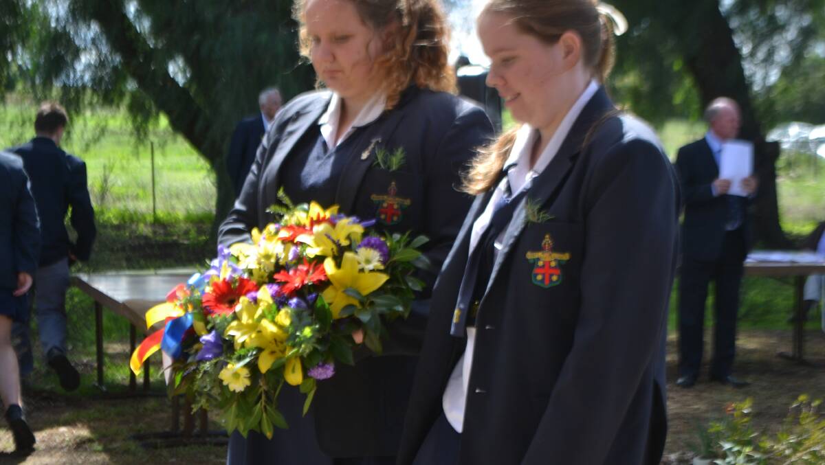 Megan Hamblin and Tara Lee Swainston lay a wreath at Bodangora service