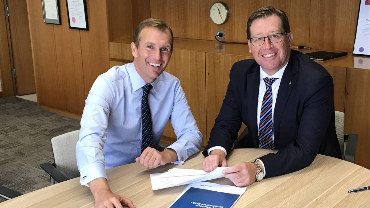 SCHOOL REPAIRS: Education Minister Rob Stokes giving Dubbo MP Troy Grant good news in the State Budget. Photo: CONTRIBUTED. 