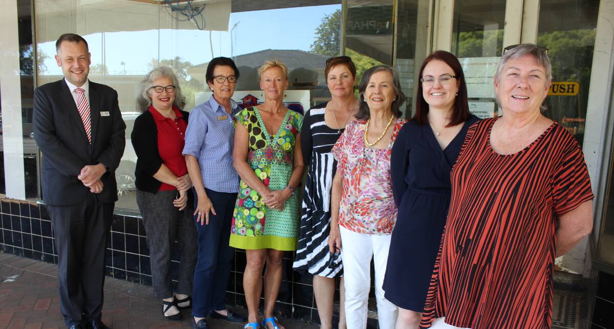 SUPPORT: Mayor Ben Shields, Alicia Leggett of Orana Arts, Bev Morris of Peter Milling and Company, Lisa Thomas and Jan Montgomery of Wellington Arts, Economic Development Office Shannon Starr and Viv Wellington of Viv Wellington Reality.