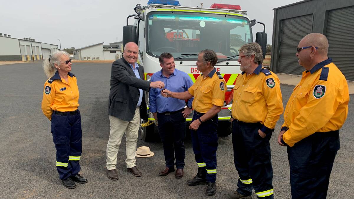 Minister David Elliott and Dubbo MP Dugald Saunders hand over keys to the new tanker to members of the Dripstone Rural Fire Service. Photo: Supplied.