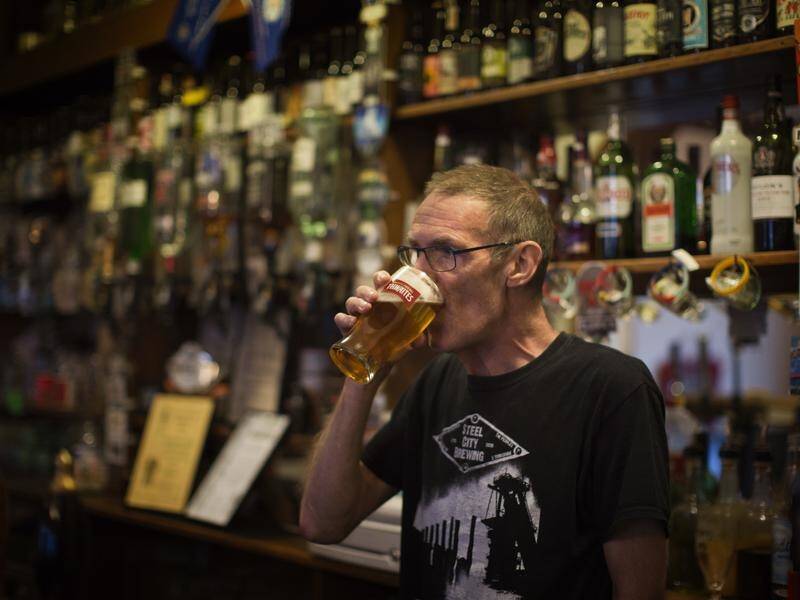 Pubs and eateries in the UK must close their doors at 10pm from Thursday.