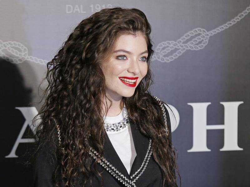 Singer Lorde has taken to Instagram to urge New Zealanders to vote in the upcoming election.